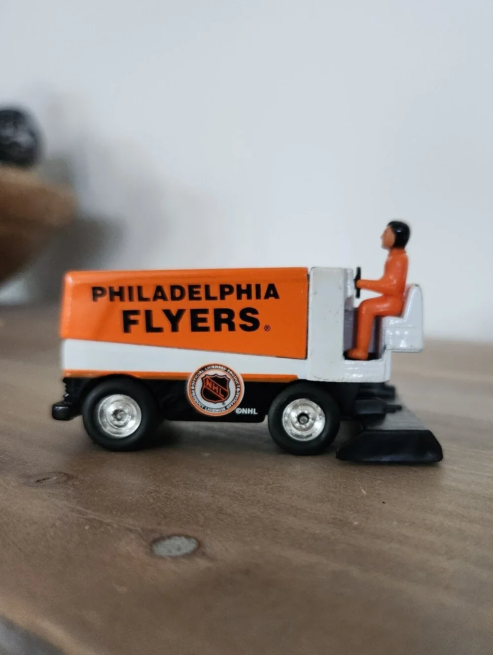 🏒 VINTAGE Philadelphia Flyers NHL Zamboni Die-Cast - Retro 90s! 🧡 Sports Fan